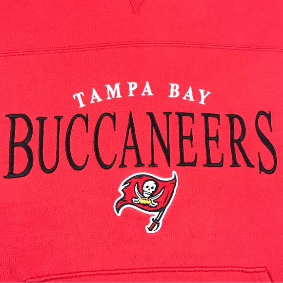 NFL Tampa Bay Buccaneers Mens Vintage Red Pullover Classic Fit Football Hoodie - Picture 3 of 9